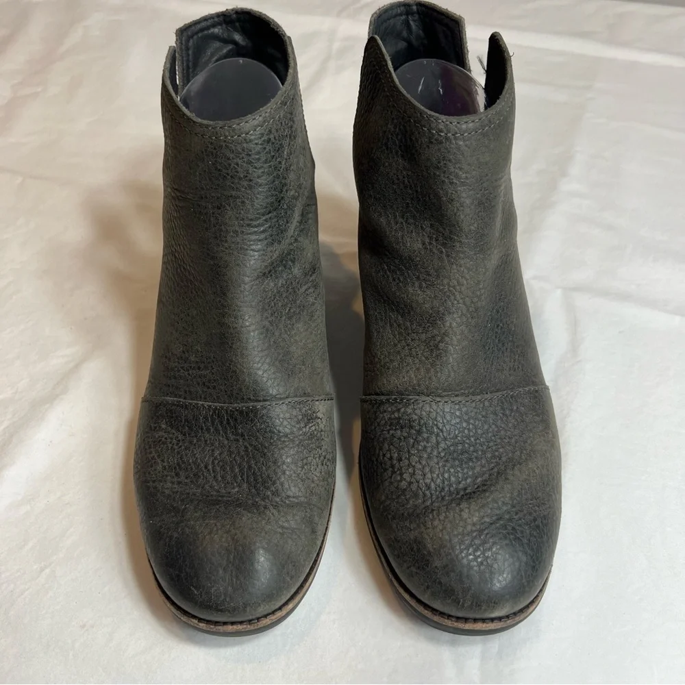 Sorel Kate gray leather cut out Chelsea bootie boots size 8.5